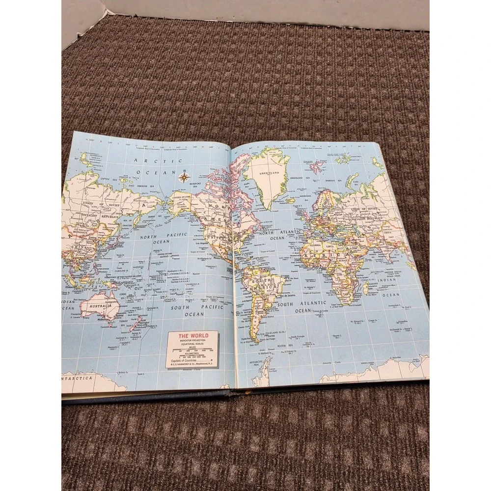 Hammond Family Reference World Atlas 1972 Doubleday Hardcover Vintage Map Book